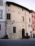 File:Peccioli Palazzo Pretorio.JPG